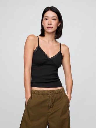 Camisă crop cu garnitură din dantelă