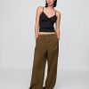 Camisă crop cu garnitură din dantelă Camisă crop cu garnitură din dantelă