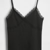 Camisă crop cu garnitură din dantelă Camisă crop cu garnitură din dantelă
