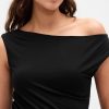 Crop top cu umăr negru Crop top cu umăr negru