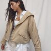 Jachetă crop din nailon cu glugă Jachetă crop din nailon cu glugă