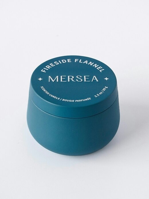 Lumânare de tablă pentru magazin de jucării Mersea Fireside Flannel Lumânare de tablă pentru magazin de jucării Mersea Fireside Flannel