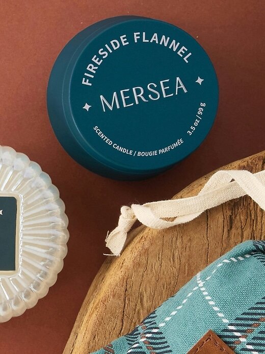 Lumânare de tablă pentru magazin de jucării Mersea Fireside Flannel Lumânare de tablă pentru magazin de jucării Mersea Fireside Flannel