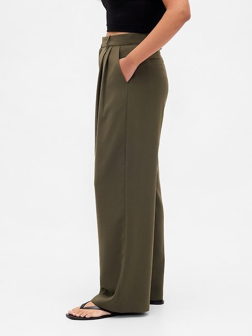 Pantaloni cu pliuri cu talie înaltă Curvy 365 Pantaloni cu pliuri cu talie înaltă Curvy 365
