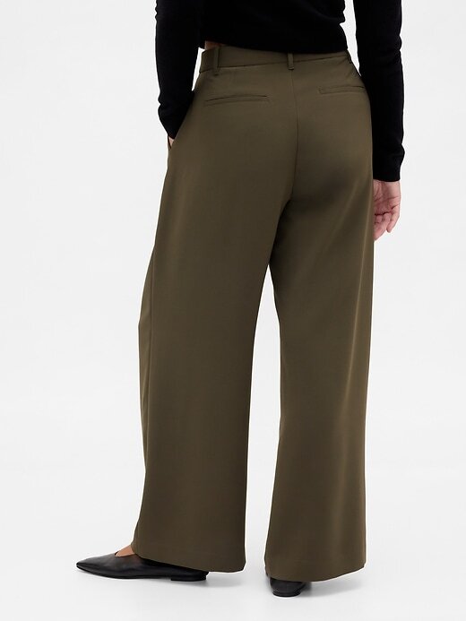 Pantaloni cu pliuri cu talie înaltă Curvy 365 Pantaloni cu pliuri cu talie înaltă Curvy 365