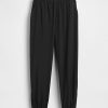 Pantaloni de jogging GapFit Tech cu talie mare cu fermoar Pantaloni de jogging GapFit Tech cu talie mare cu fermoar
