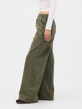 Pantaloni largi cu talie medie