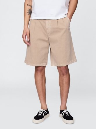 Pantaloni scurți kaki plisați