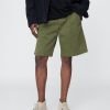 Pantaloni scurți kaki plisați Pantaloni scurți kaki plisați