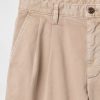 Pantaloni scurți kaki plisați Pantaloni scurți kaki plisați