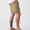 Pantaloni scurți moderni de 8″. Pantaloni scurți moderni de 8″.