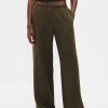 Pantaloni simpli cu picioare late Pantaloni simpli cu picioare late