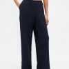 Pantaloni simpli cu picioare late Pantaloni simpli cu picioare late
