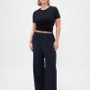 Pantaloni simpli cu picioare late Pantaloni simpli cu picioare late