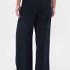 Pantaloni simpli cu picioare late Pantaloni simpli cu picioare late