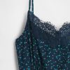 Rochie maxi cu dantelă din crepon Rochie maxi cu dantelă din crepon
