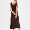 Rochie maxi cu decolteu în V cu dantelă din satin Rochie maxi cu decolteu în V cu dantelă din satin