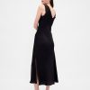 Rochie maxi cu decolteu în V cu dantelă din satin
