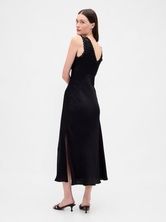 Rochie maxi cu decolteu în V cu dantelă din satin Rochie maxi cu decolteu în V cu dantelă din satin
