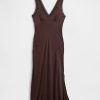 Rochie maxi cu decolteu în V cu dantelă din satin Rochie maxi cu decolteu în V cu dantelă din satin
