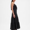 Rochie maxi cu etaje cu cravată în față Rochie maxi cu etaje cu cravată în față