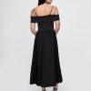Rochie midi cu umăr dezactivat în compoziție mixtă Rochie midi cu umăr dezactivat în compoziție mixtă