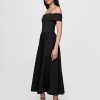 Rochie midi cu umăr dezactivat în compoziție mixtă Rochie midi cu umăr dezactivat în compoziție mixtă