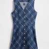 Rochie mini cu decolteu în V din denim în carouri Rochie mini cu decolteu în V din denim în carouri