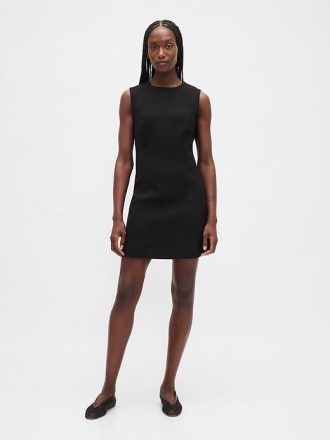 Rochie mini cu decolteu înalt