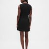 Rochie mini cu decolteu înalt Rochie mini cu decolteu înalt