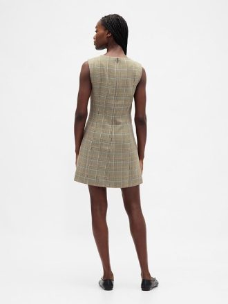 Rochie mini cu decolteu înalt