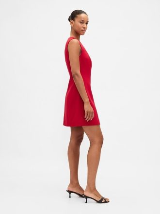 Rochie mini cu decolteu înalt