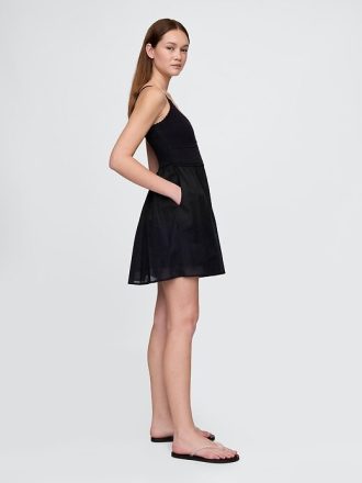 Rochie mini cu materiale mixte croșetate