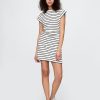 Rochie mini cu volană modernă Rochie mini cu volană modernă