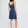 Rochie mini din denim cu cravată în față cu talie fumoasă Rochie mini din denim cu cravată în față cu talie fumoasă