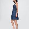 Rochie mini din denim cu cravată în față cu talie fumoasă Rochie mini din denim cu cravată în față cu talie fumoasă
