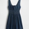 Rochie mini din denim cu cravată în față cu talie fumoasă Rochie mini din denim cu cravată în față cu talie fumoasă
