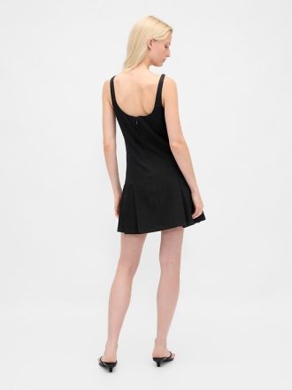 Rochie mini plisată cu decolteu pătrat Rochie mini plisată cu decolteu pătrat