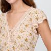 Top cu flori din dantela Top cu flori din dantela