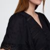 Top cu mâneci fluturate cu dantelă Top cu mâneci fluturate cu dantelă