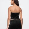 Top cu tub crop din catifea Top cu tub crop din catifea