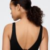 Top de bikini cu coaste Top de bikini cu coaste