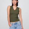 Top tanc modern cu coaste