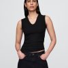 Top tanc modern cu coaste Top tanc modern cu coaste