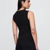 Top tanc modern cu coaste Top tanc modern cu coaste