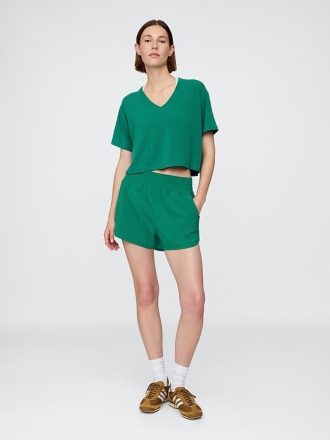 Tricou crop GapFit Breathe cu decolteu în V