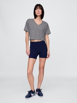 Tricou crop GapFit Breathe cu decolteu în V Tricou crop GapFit Breathe cu decolteu în V