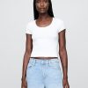 Tricou crop modern cu mânecă șapcă Tricou crop modern cu mânecă șapcă