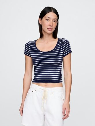 Tricou crop modern cu mânecă șapcă