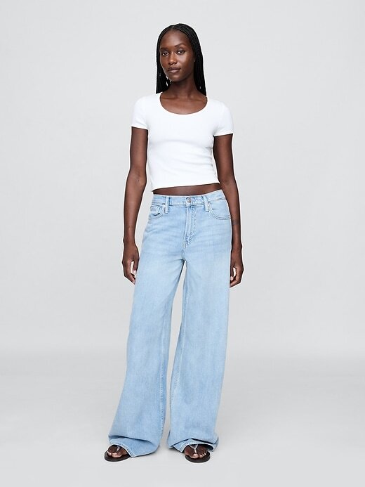 Tricou crop modern cu mânecă șapcă Tricou crop modern cu mânecă șapcă